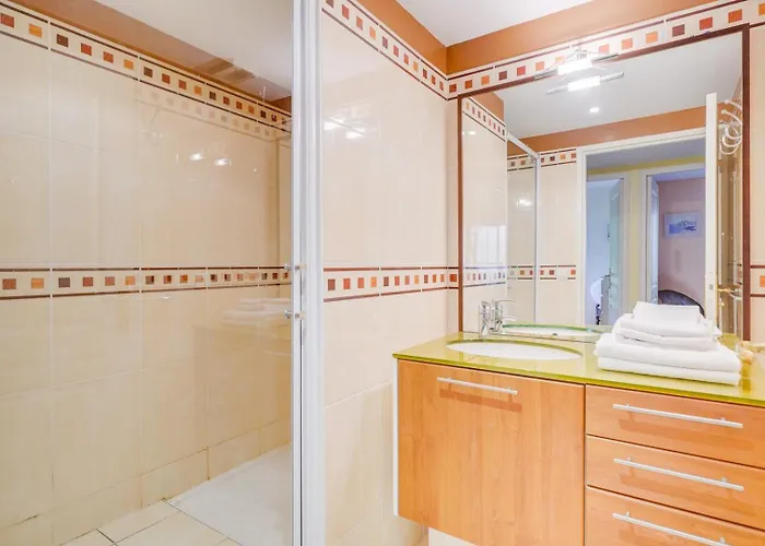 Jammes Soleil : 5 Personnes, Terrasse, Parking, Proche Appartement Arcachon