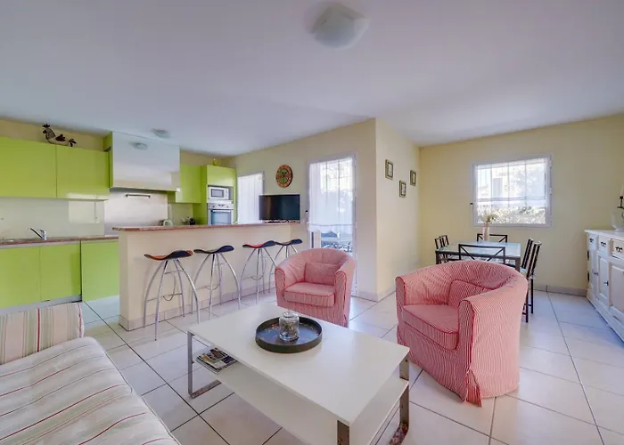 Jammes Soleil : 5 Personnes, Terrasse, Parking, Proche