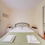 Apartment Jammes : 5 Personnes, Terrasse, Parking, Proche Plage